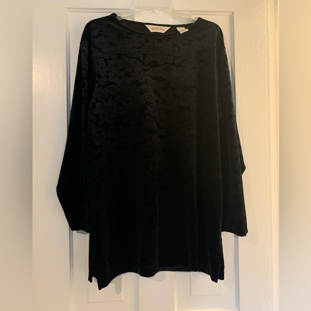 Elegant Black Long-Sleeve Velvet Top floral print